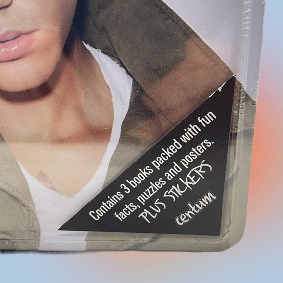 JUSTIN BIEBER Collectible Tin / Books, Posters and Stickers - Picture 3 of 5